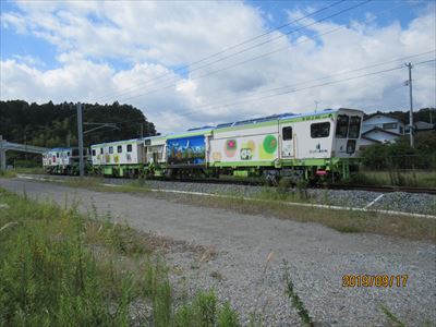 双葉町を通る鉄道点検車両